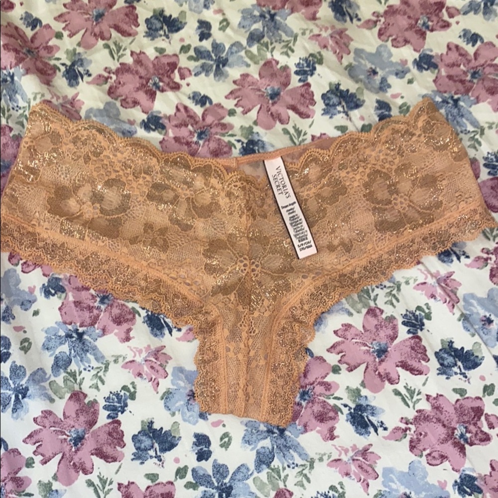 Victoria's Secret Dream Angels Cream Lace Push Up Bra and pantie set - Picture 6 of 7